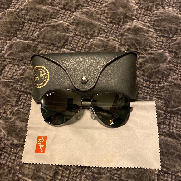 Unisex Black Ray-Ban Sunglasses, brand new - Picture 1 of 3